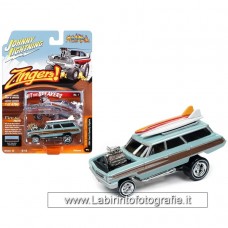 Johnny Lightning - Street Freaks - Zingers - 1964 Ford Country Squire Surfin Baby Blue with Woodgrain