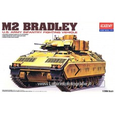 Academy 1/35 M2 Bradley U.S. Army Infantry Fighting Vehicle