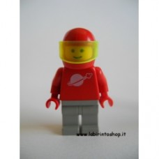 Spaceman rosso con pantaloni grigi