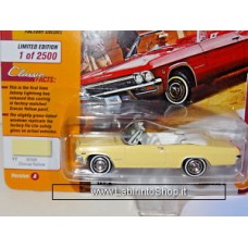 Johnny Lightning - Classic Gold - 1965 Chevy Impala Convertible - Crocus Yellow