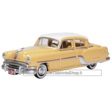 Oxford Pontiac Chieftain 4 Door 1954 Winter White Maze Yellow 1/87 Diecast Model