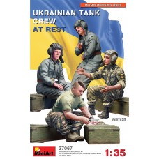 Miniart 1/35 Ukrainian Tank Crew at Rest 