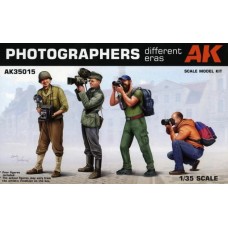 Ak Interactive 1/35 Photographers Different Eras ak35015 Plastic Model Kit