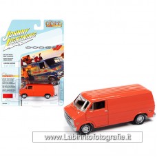 Johnny Lightning Classic Gold 1976 Dodge Tradesman Van