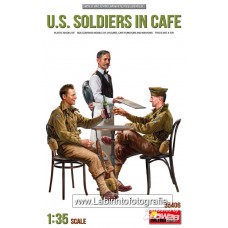Miniart 1/35 U.S. Soldiers In Cafe