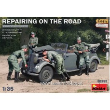 Miniart 1/35 Reparing on the Road 