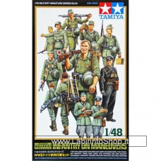 Tamiya 1:48 WWII German Infantry on Maneuvers