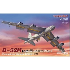 Modelcollect: B-52H U.S. Stratofortres strategic Bomber in 1:72